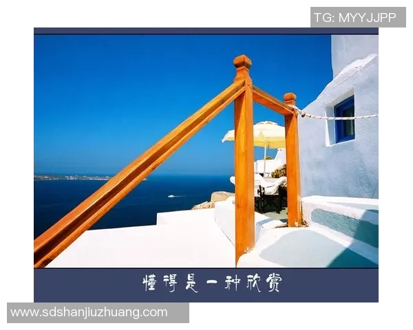 足球明星与女友浪漫航行在阳光下的海洋之旅